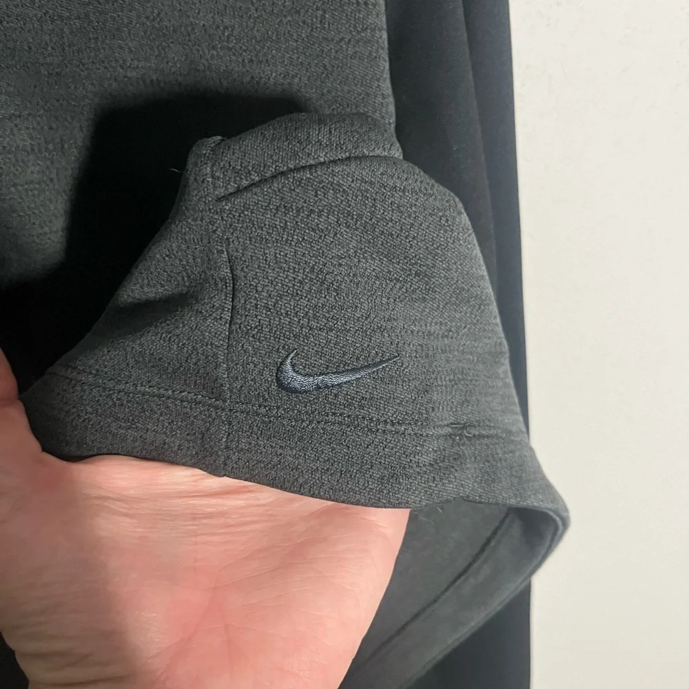 Women’s Gray/Black Nike Dri-Fit Golf Quarter Zip Pullover Size M
